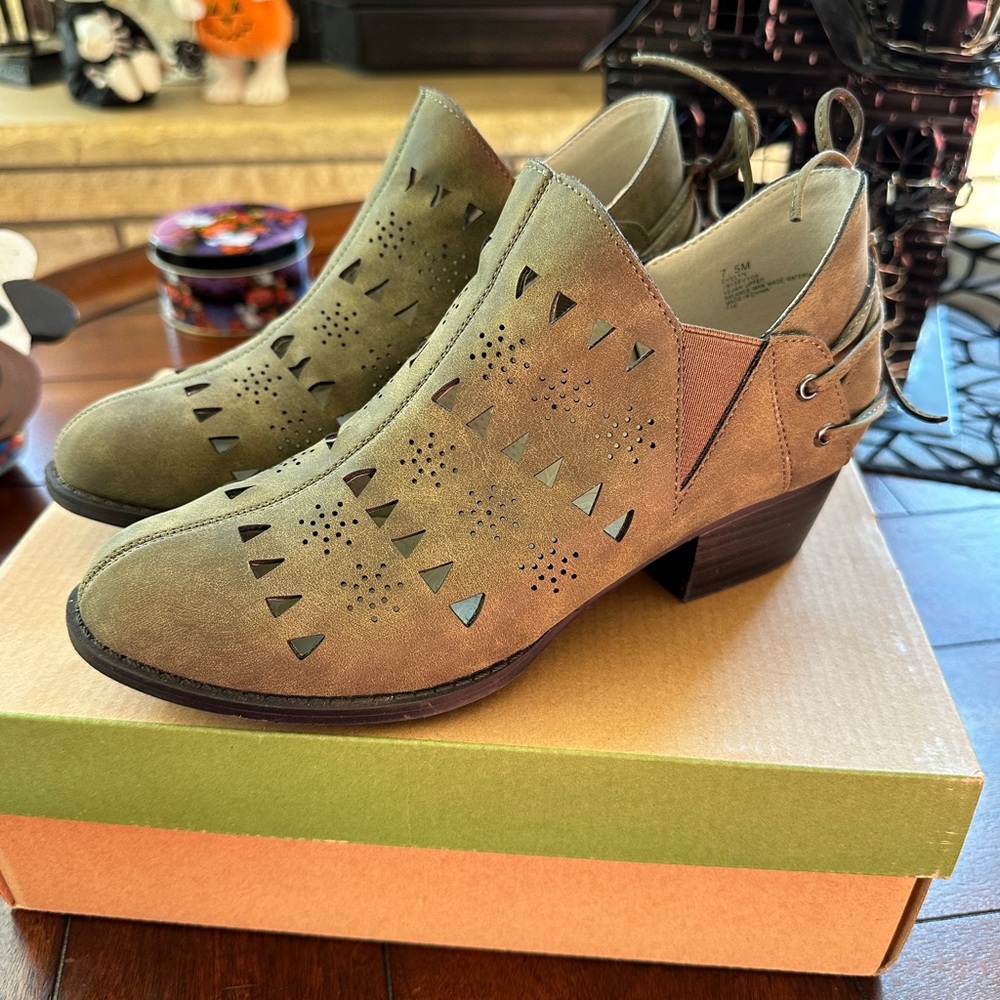 JBU olive green cut out booties ankle boots